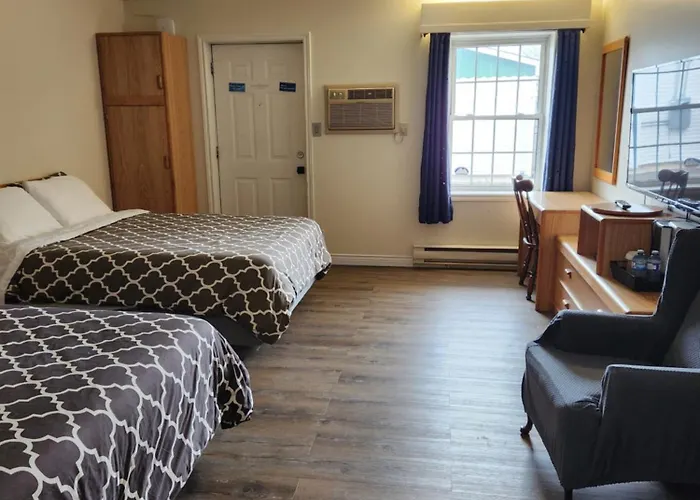 Covered Bridge Inn & Suites